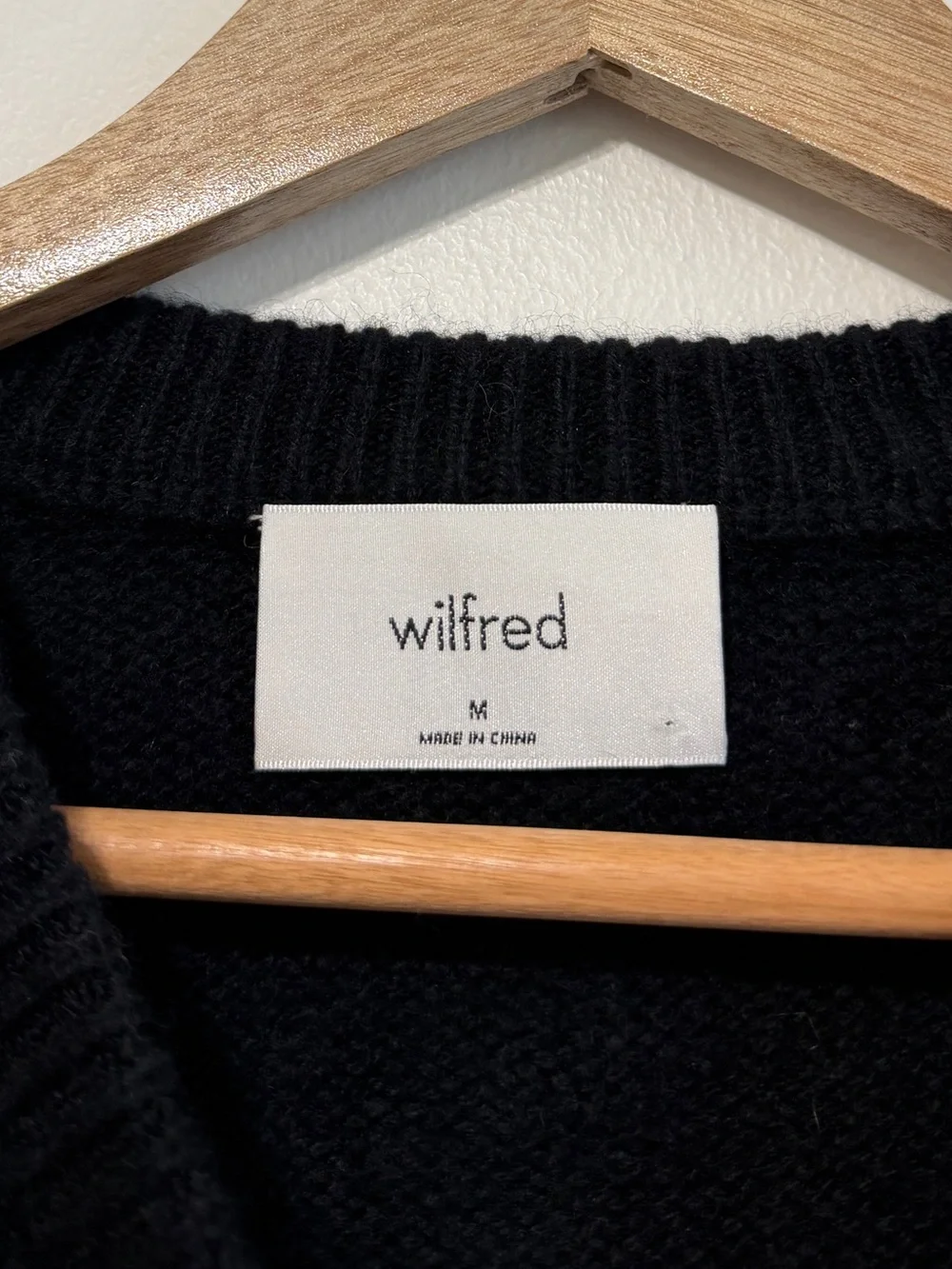 Aritzia Wilfred 100% Cashmere Sweater Size Medium Black